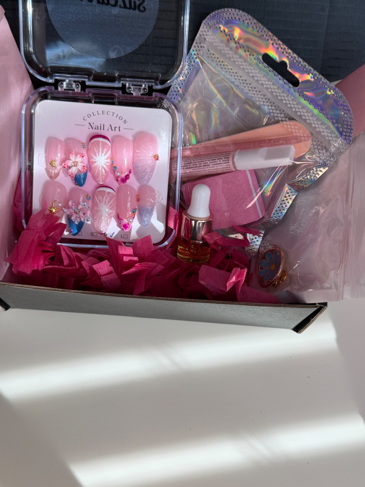 Pamper Me Set press-on nails with complete application kit